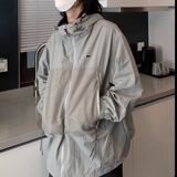 灰色