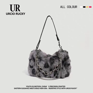 UR韩国2025秋冬新品 百搭毛绒单肩斜跨女包 毛茸茸高级感腋下包时尚