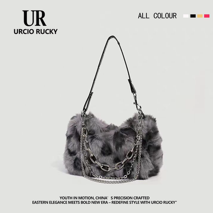 UR韩国2025秋冬新品毛茸茸高级感腋下包时尚百搭毛绒单肩斜跨女包