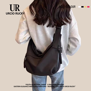 UR包包女2025新款 休闲百搭饺子包大容量通勤帆布包运动斜挎包 秋季
