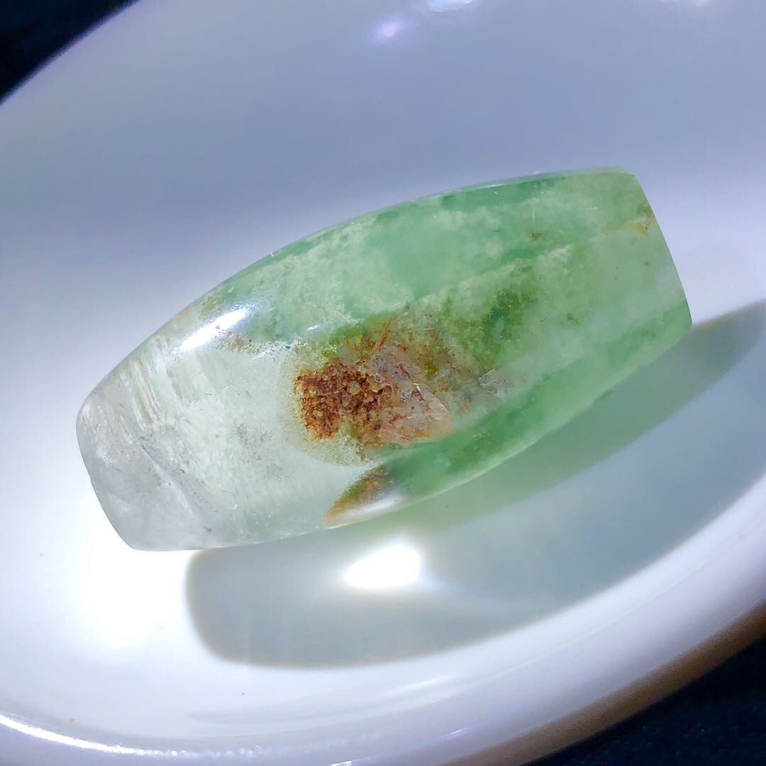 天然绿幽灵共生矿石桶珠水晶