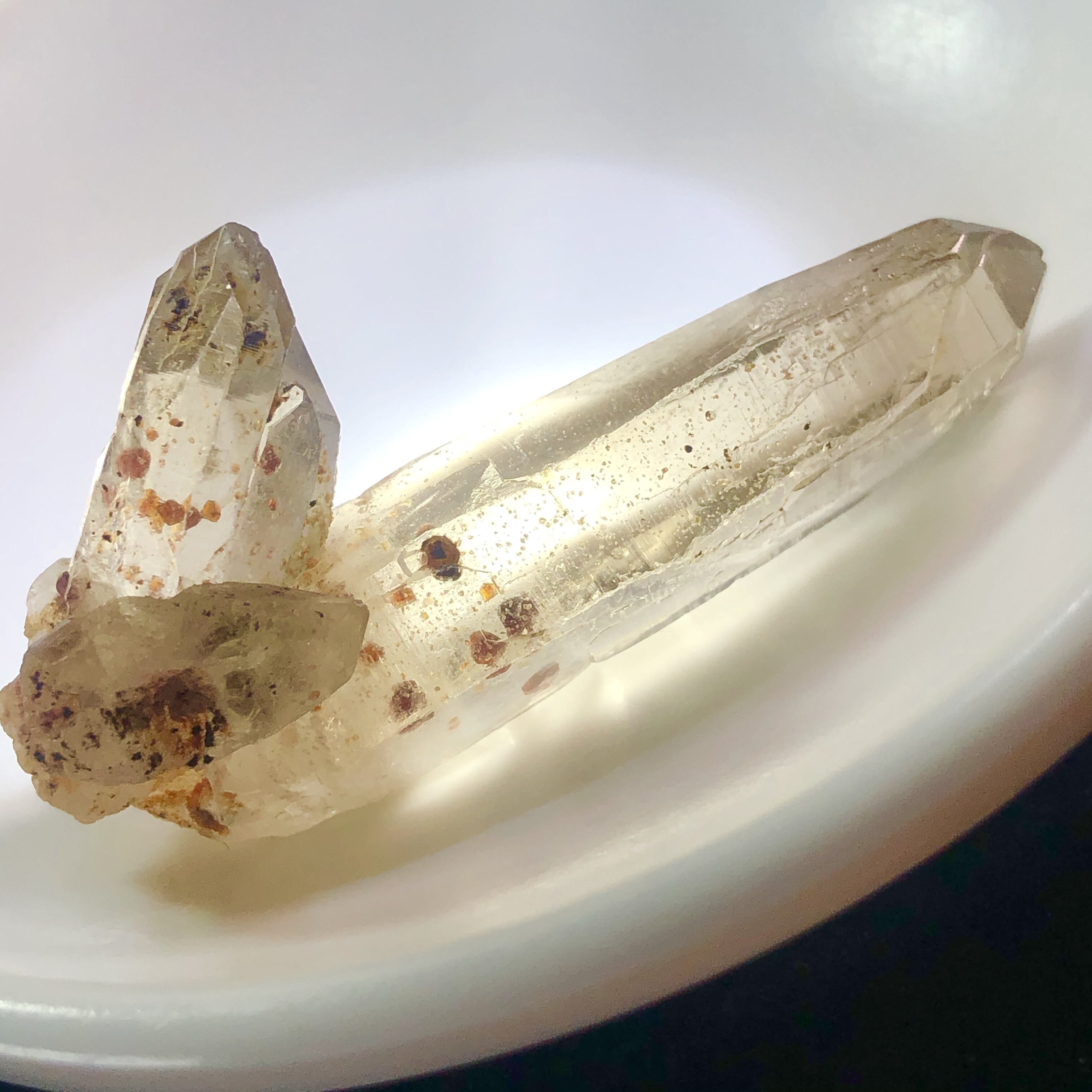 天然原矿红色宝石水晶原石标本把玩