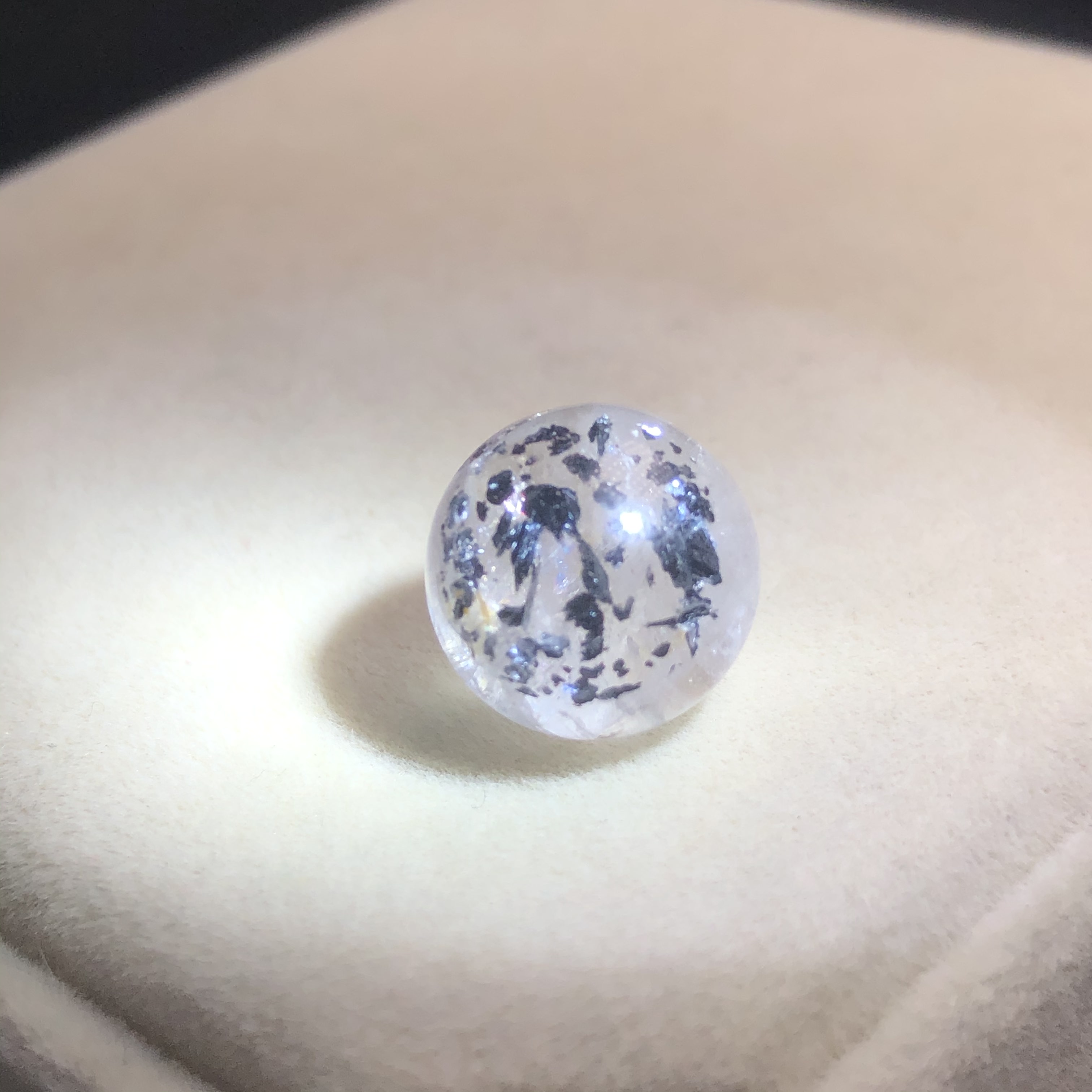 (12.4mm)稀有老矿福利奇特包裹体天然黑铁矿云母超七单珠