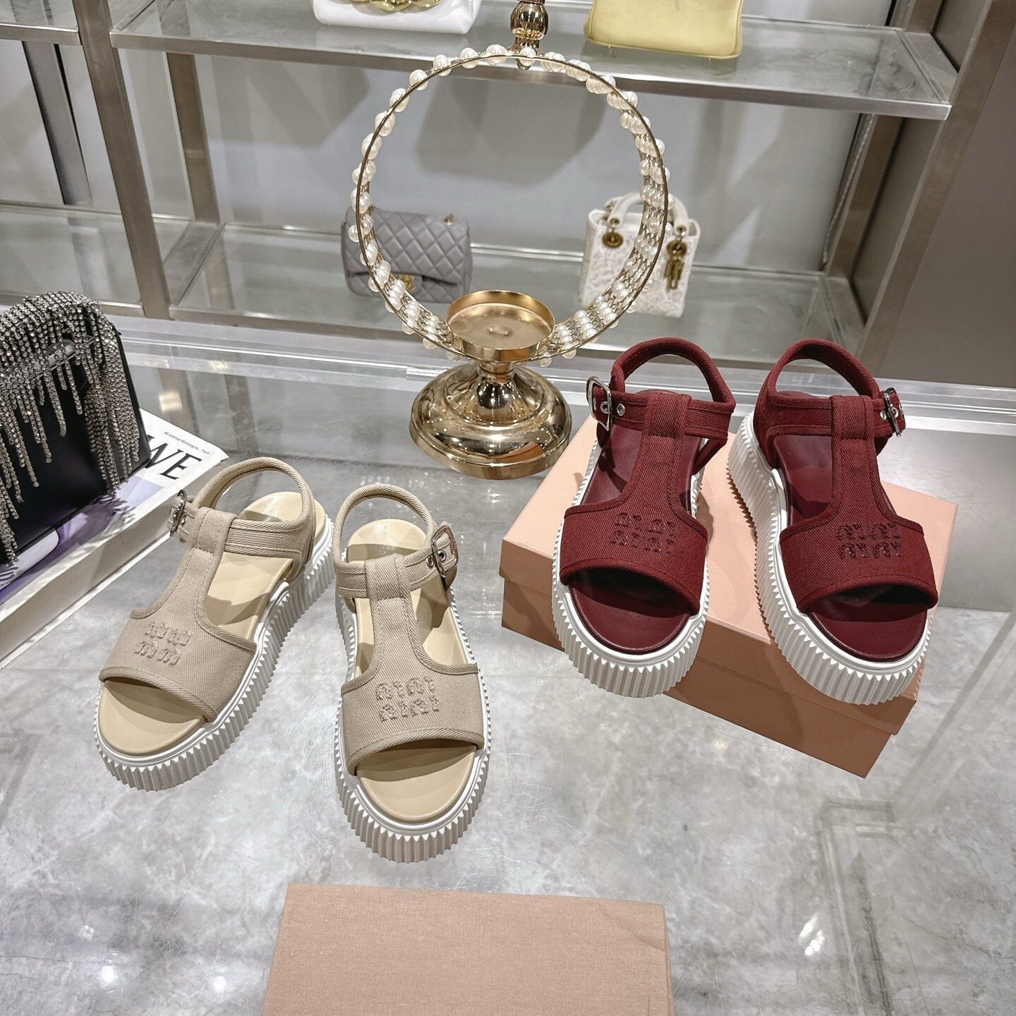 miu家2025新款厚底松糕帆布凉鞋女露趾一字扣带字母休闲罗马鞋