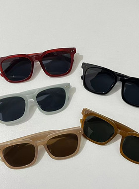 高级感方形显脸小墨镜潮