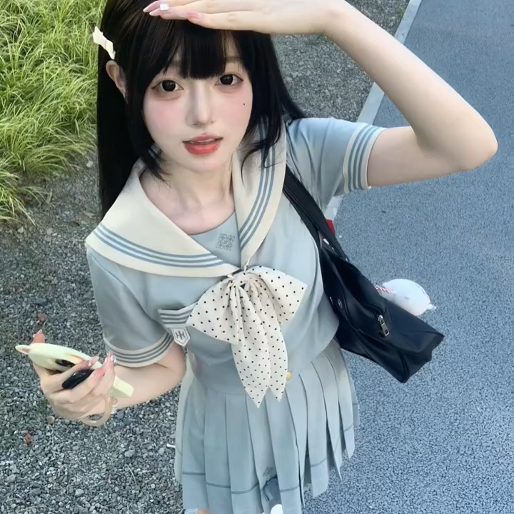 抚蝶女子薄荷白巧收腰水手服