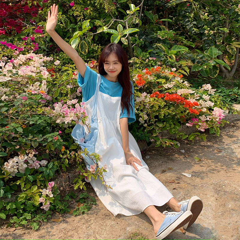 Real shot real price Han Xia Yuanqi girl lace suspender skirt + solid color T-shirt inside