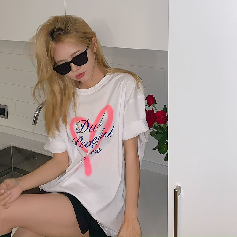 A love letter print loose T-shirt from Han chic~