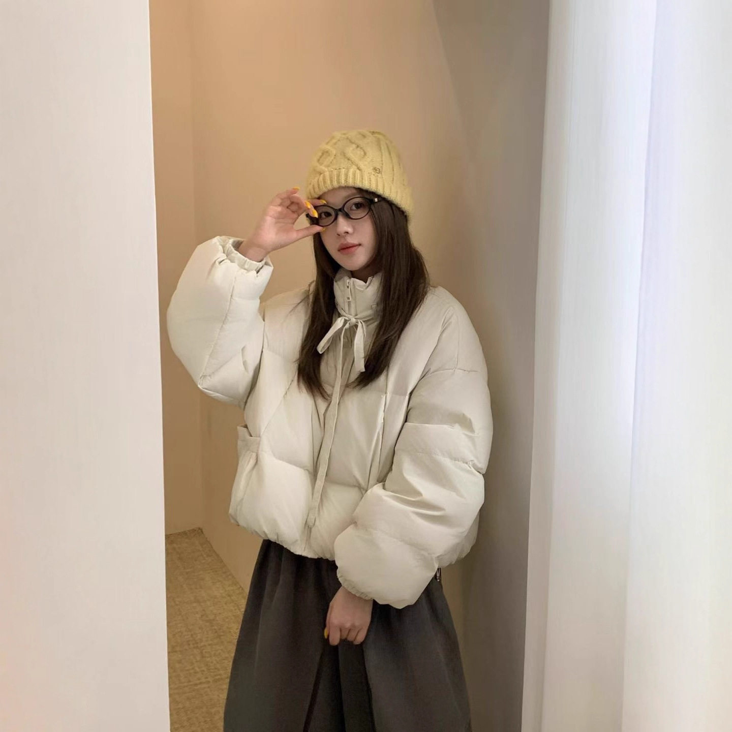 韩系甜系休闲米白色短款系带立领羽绒服女秋冬蓬松显高保暖外套女