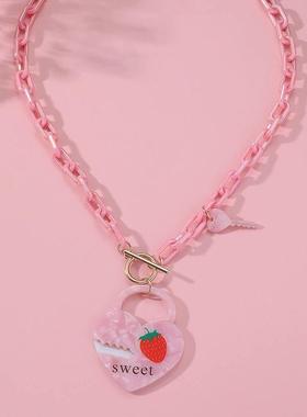 新款时尚创意款亚克力爱心草莓印花项链甜美情人节桃心锁骨链