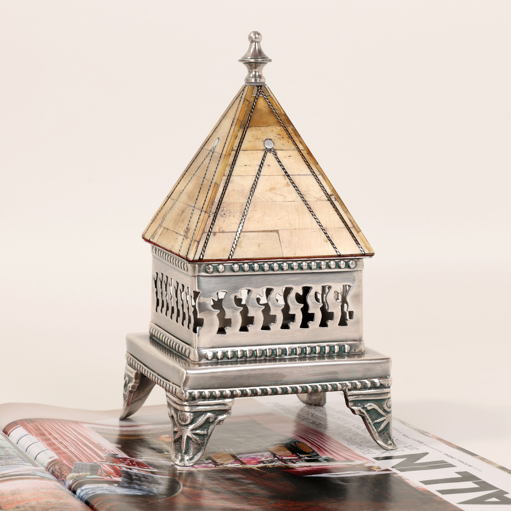 印度进口牛骨盖子银色首饰盒黄铜法式高档桌面收纳盒样板间摆设