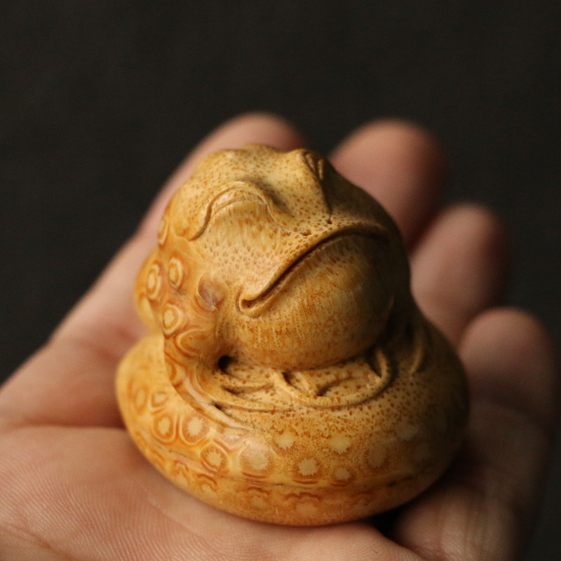 一物一拍十几年老竹根纯手工精工雕刻金蟾手把件把玩竹雕工艺品