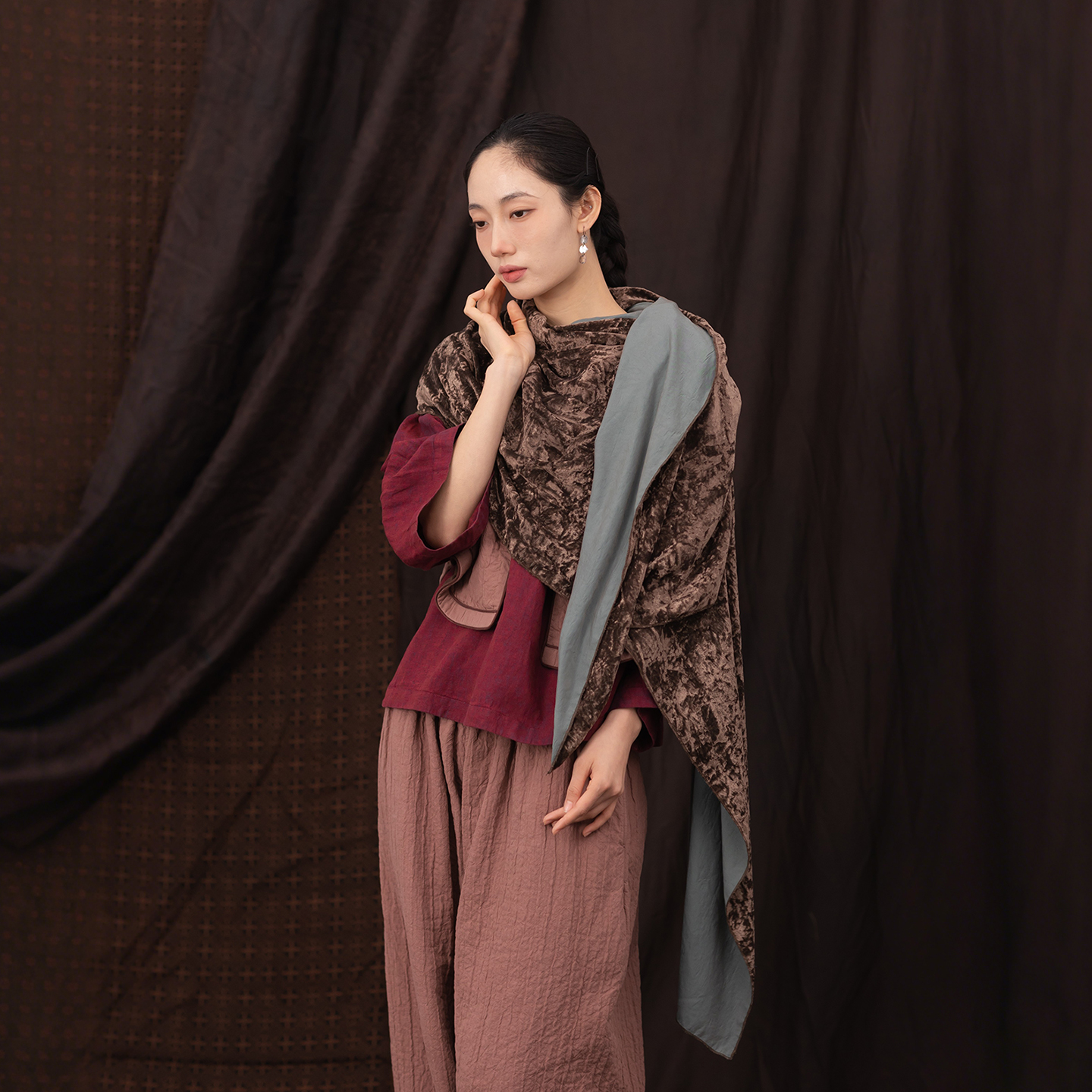 大拙华丽又高级的金丝绒围巾披肩