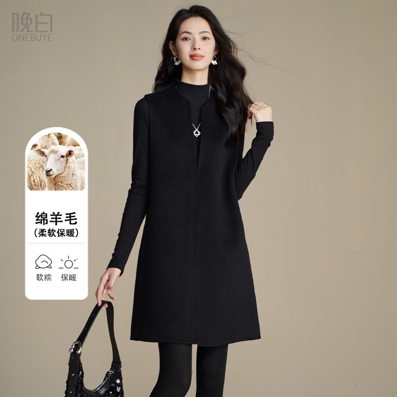 晚白2025年秋冬新款绵羊毛V领背心裙子气质小个子内搭无袖连衣裙