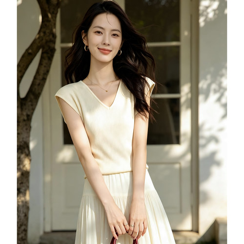 晚白高弹修身纯色针织衫女