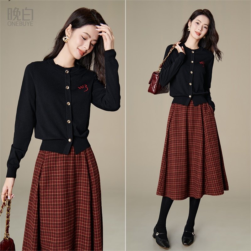 晚白2025年秋冬新款简约气质今年流行洋气上衣含羊毛经典针织衫女