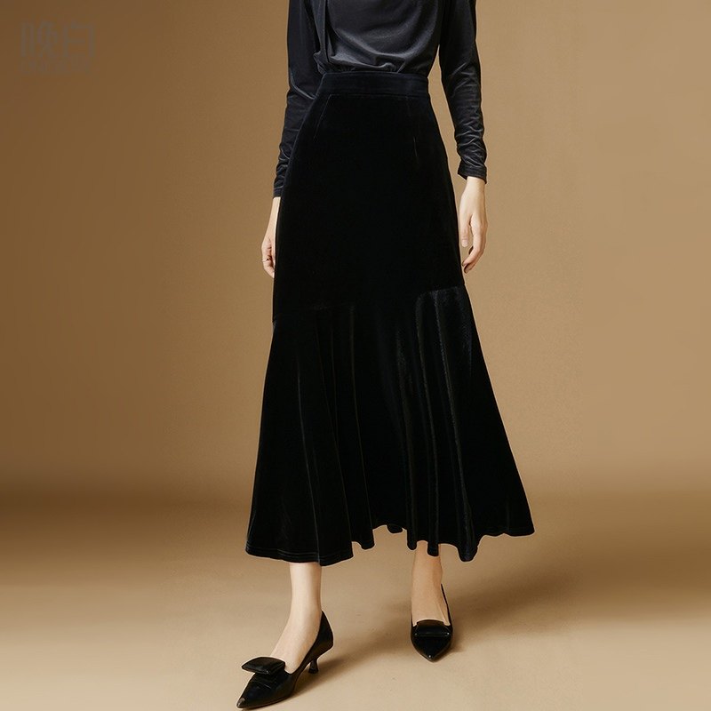 晚白纯色高腰大摆丝绒半身裙