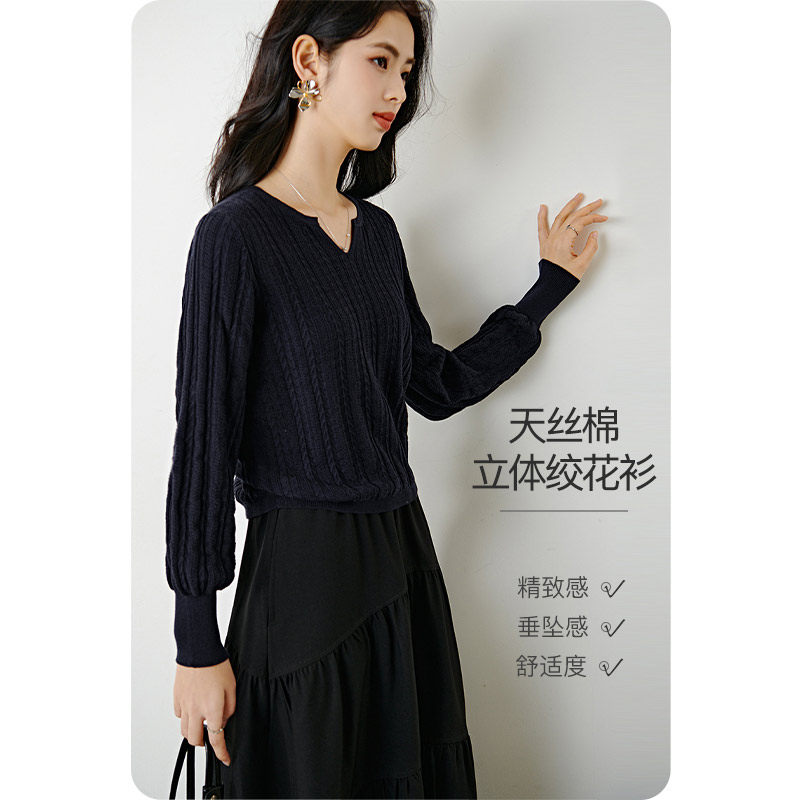 晚白2026年春新款时尚绞花V领棉质毛衣莱赛尔亲肤舒适针织衫女