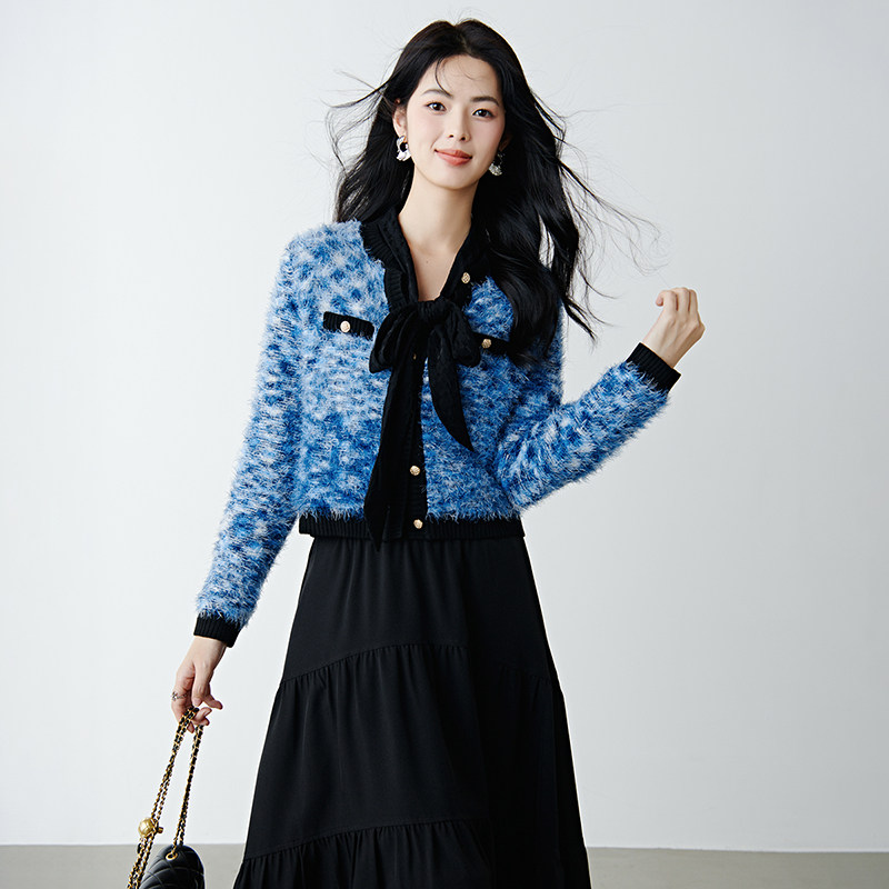 晚白2026年春新款时尚黑金撞色小香风毛衣软糯舒适短针织开衫女