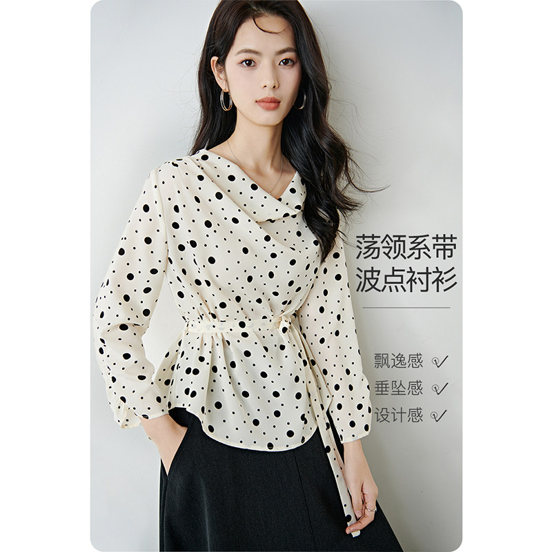 晚白2026年春新款时尚波点荡领上衣系带收腰大码设计感衬衫女