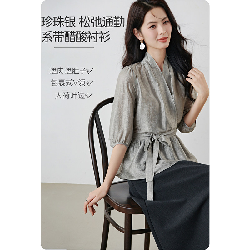 晚白2026年秋新款优雅V领醋酸上衣缎面亮丝系带收腰荷叶边衬衫女