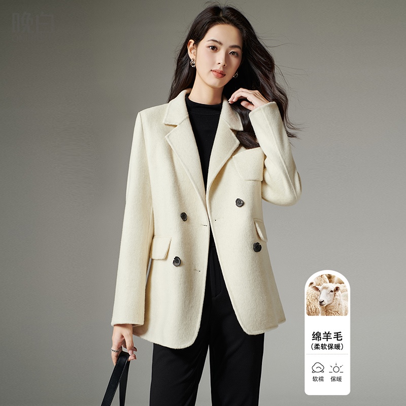 晚白纯色翻驳领羊毛大衣