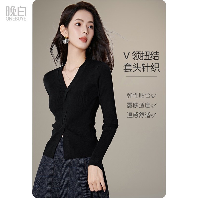 晚白2026春季新款V领巨好看上衣设计感套头修身毛针织衫女毛衣