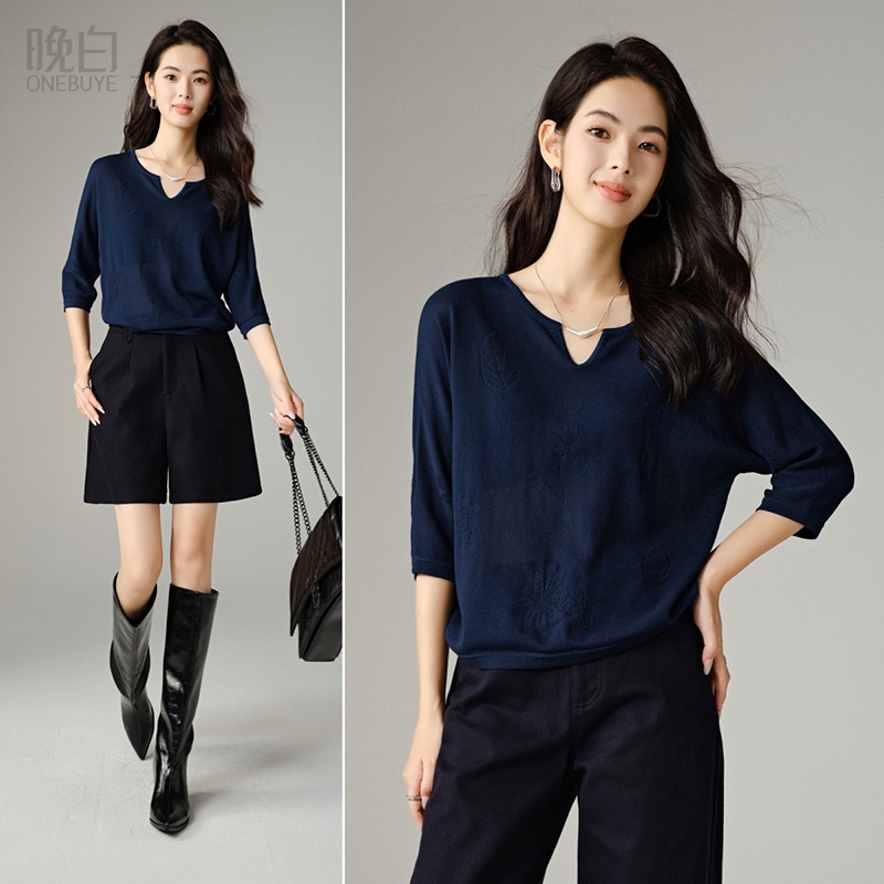 晚白高弹印花宽松套头针织衫