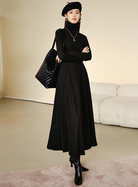 晚白2025年秋冬新款韩系气质打底裙子休闲高领拼接黑色收腰连衣裙