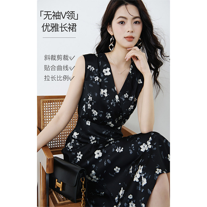 晚白碎花连衣裙女2026新款法式气质茶歇裙缎感V领黑色裙子
