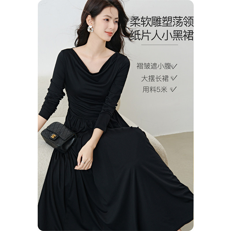 晚白2026年春新款法式荡领纸片人小黑裙褶皱收腰显瘦大摆连衣裙