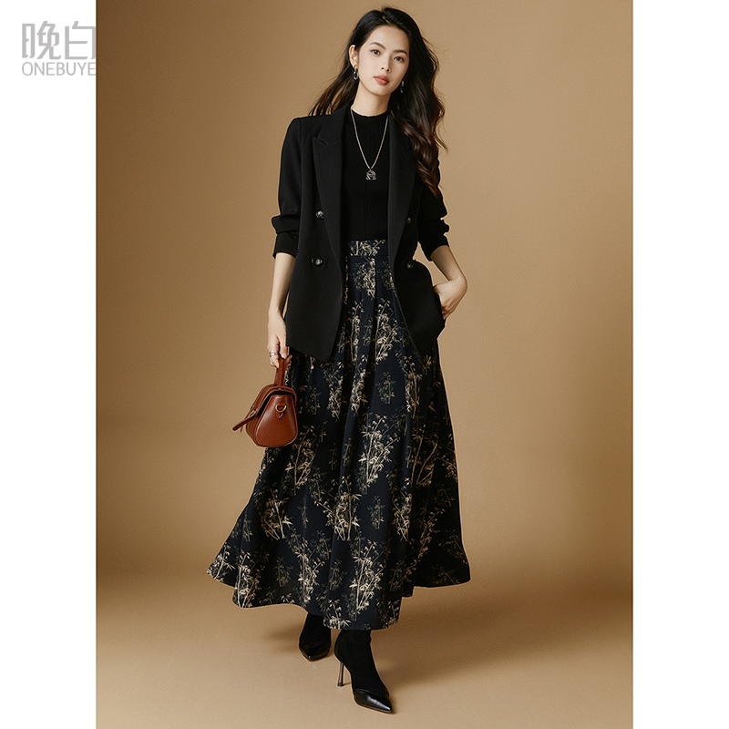 晚白2025春装新款时尚简约气质外套休闲纯色翻领通勤西装外套女