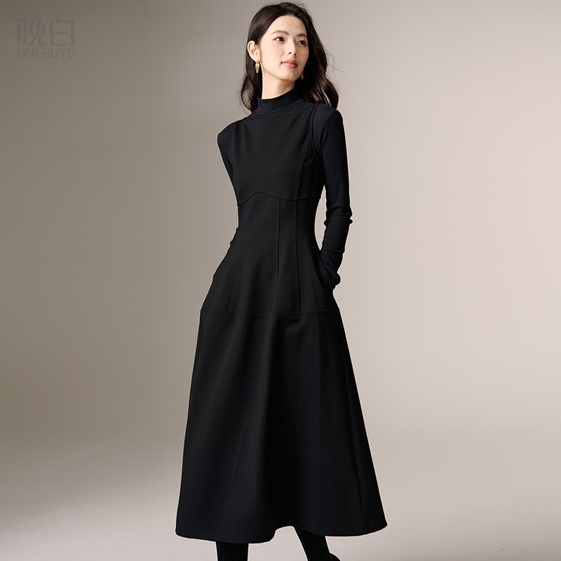 晚白2026年春季新款气质简约背心裙高腰修身时尚百搭无袖连衣裙