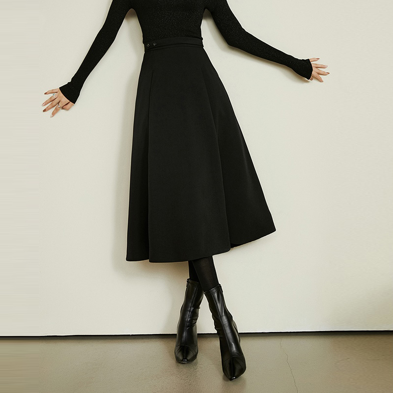 晚白纯色高腰大摆减龄半身裙