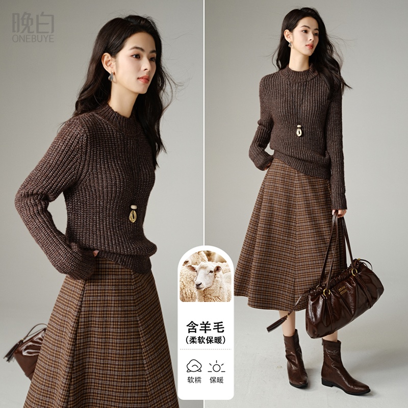 晚白纯色高弹条纹套头针织衫