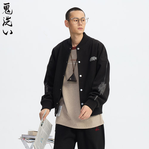 ONIARAI/鬼洗25秋冬黑标石器时代图腾假V领校队夹克男式 A340017