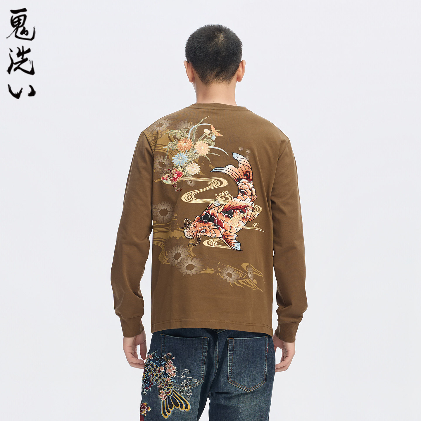ONIARAI/鬼洗26秋冬新品泥棒蓝花海锦鲤绣花长袖T恤男式 26NOB57
