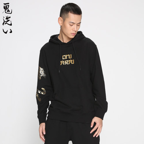 鬼洗虎年印绣花男士连帽套头卫衣
