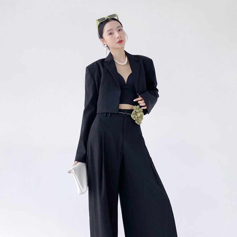 时尚又a又飒黑色短款小西装套装