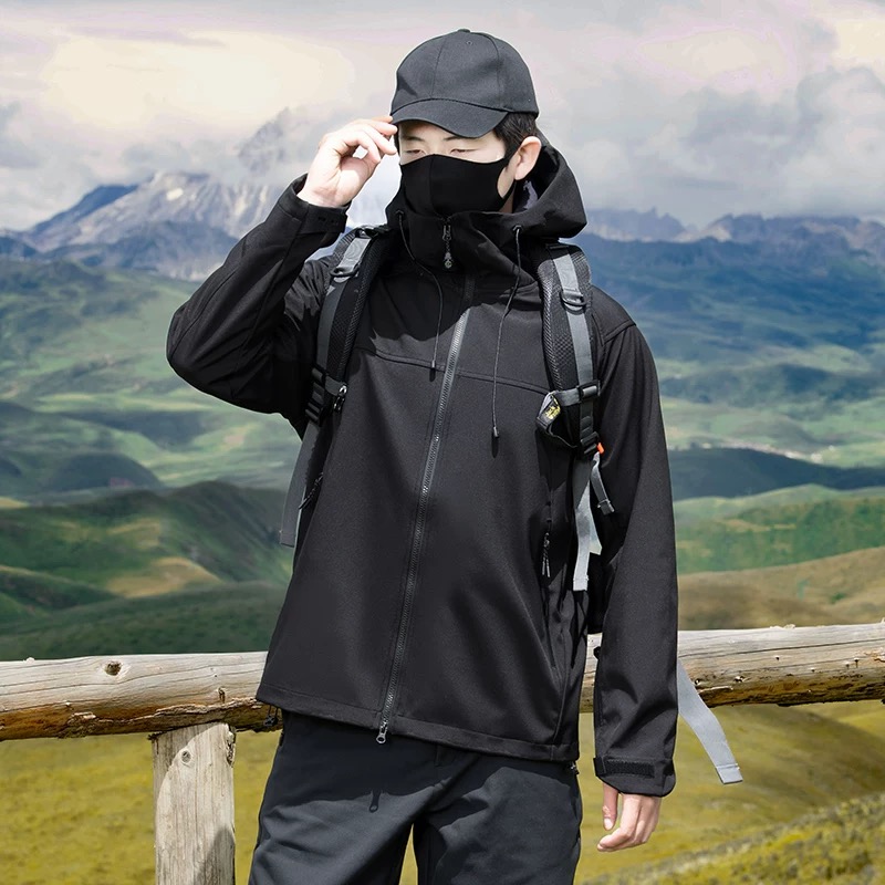 2025冬季新款户外软壳冲锋衣情侣款旅行登山服运动防水外套男女款