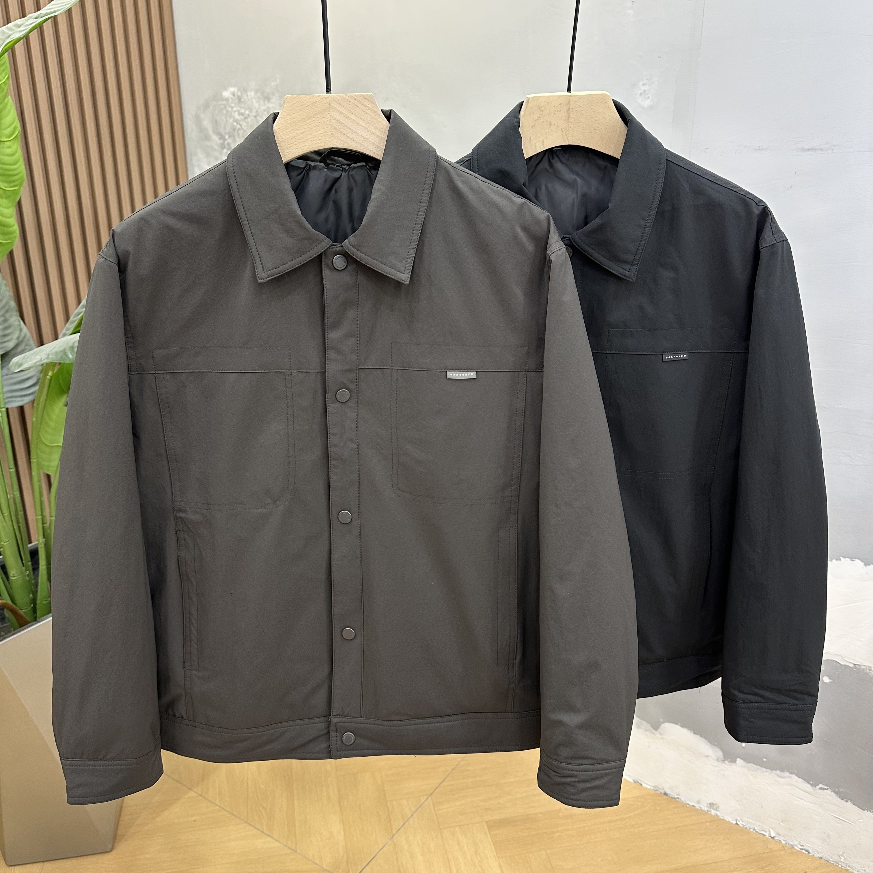 中老年简约羽绒服百搭翻领款夹克