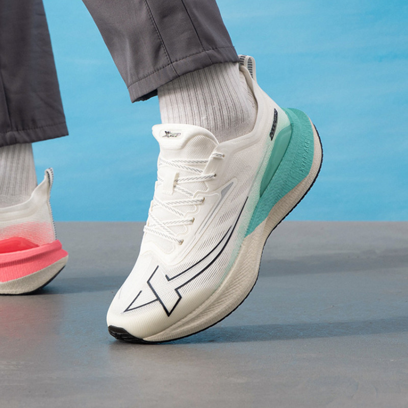 特步两千公里二代2.0男鞋网面透气跑步鞋 2000公里中长跑竞速跑鞋