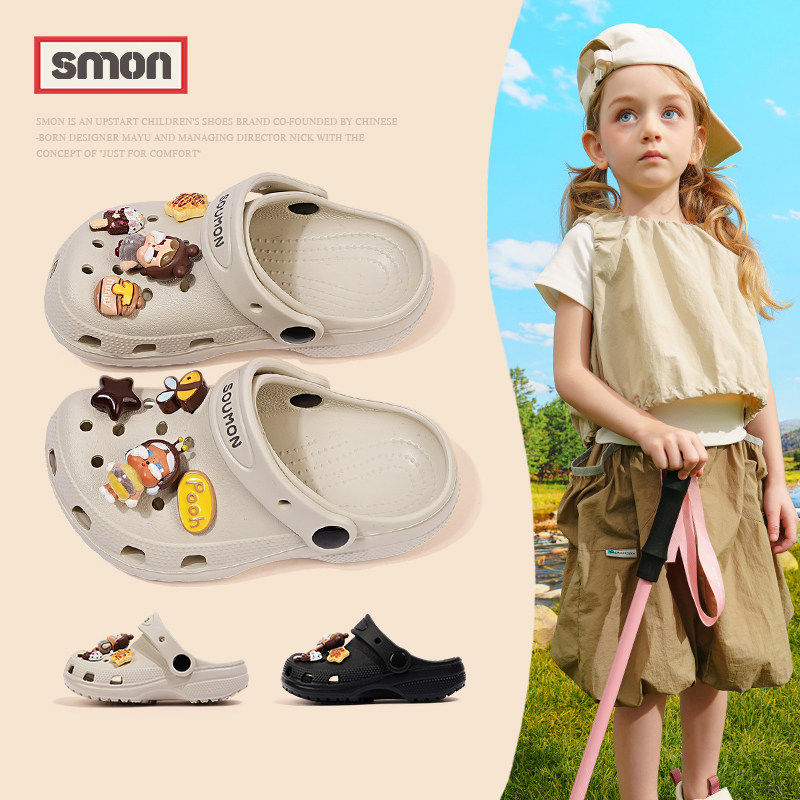 书萌2026新款公主风洞洞鞋夏季防滑软底卡通装饰凉鞋男女童沙滩鞋