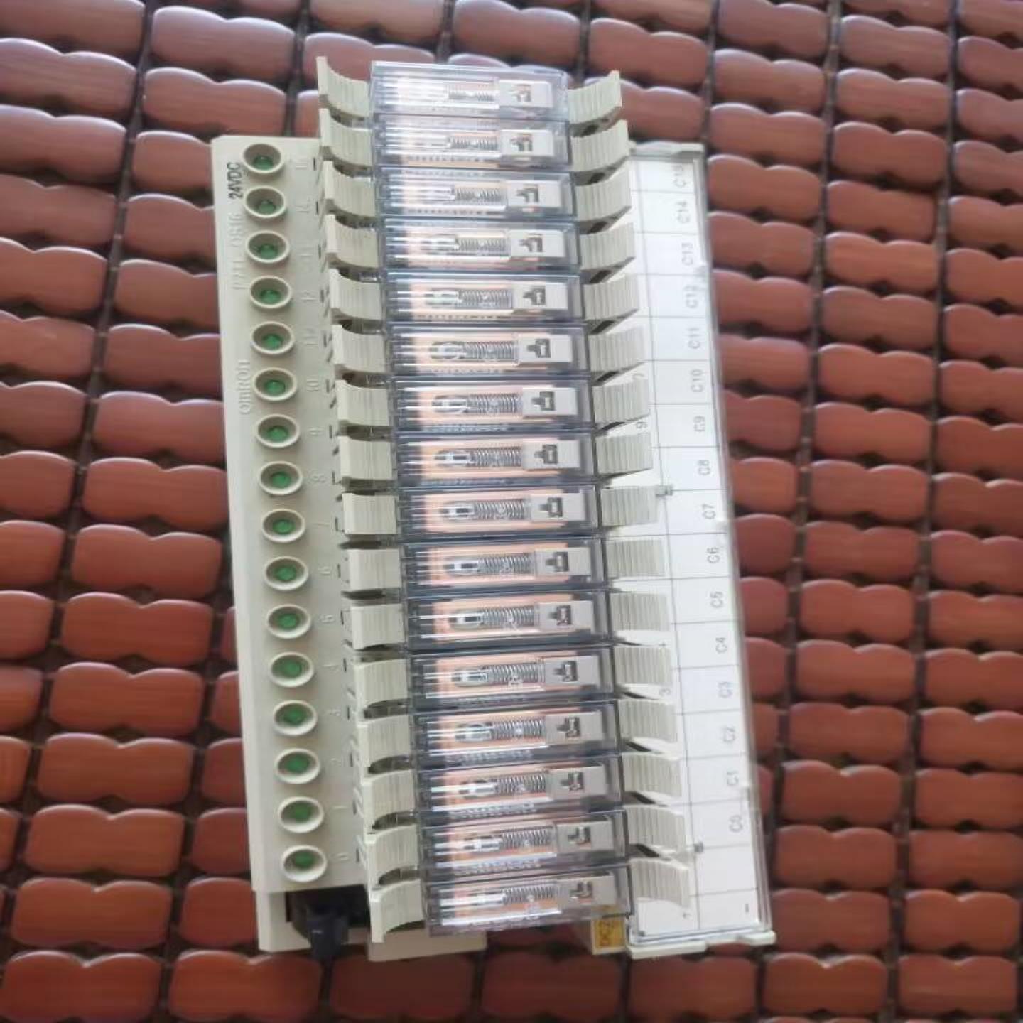 配件特价库存继电器模组  G7TC-ID16OC16原8成新G7TC-OC16议价