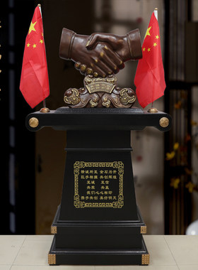黄铜落地握手摆件合作共