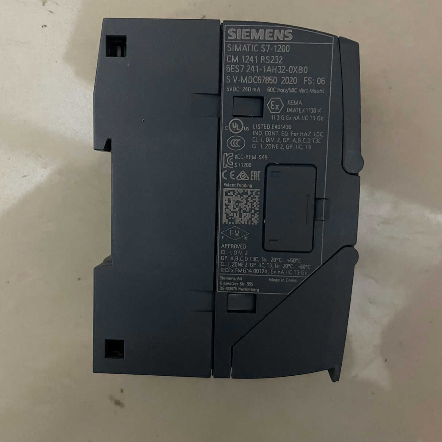 S7-1200 241-1AH32-0XB0，实图拍摄