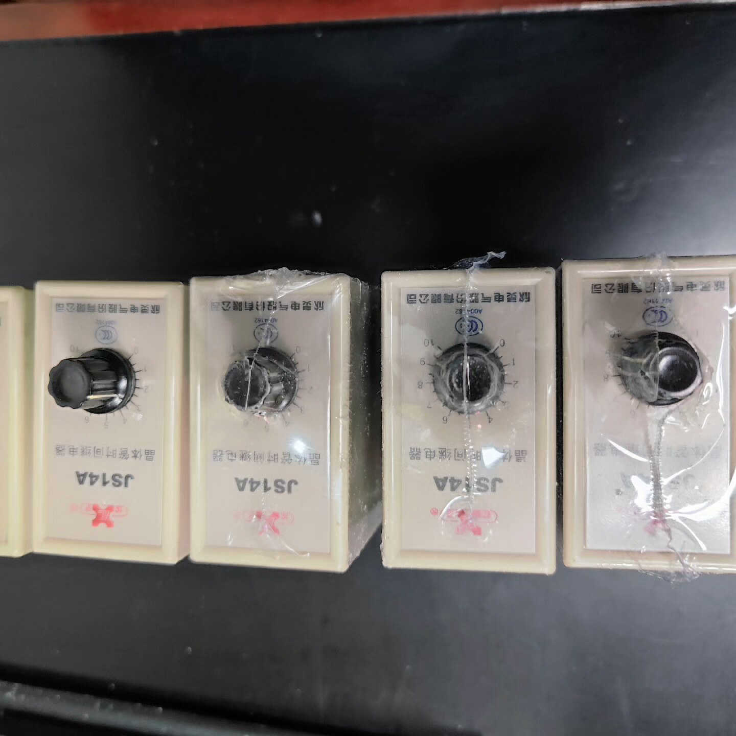 欣灵时间继电器 ，JS20     1个欣灵时间继电器 ，J