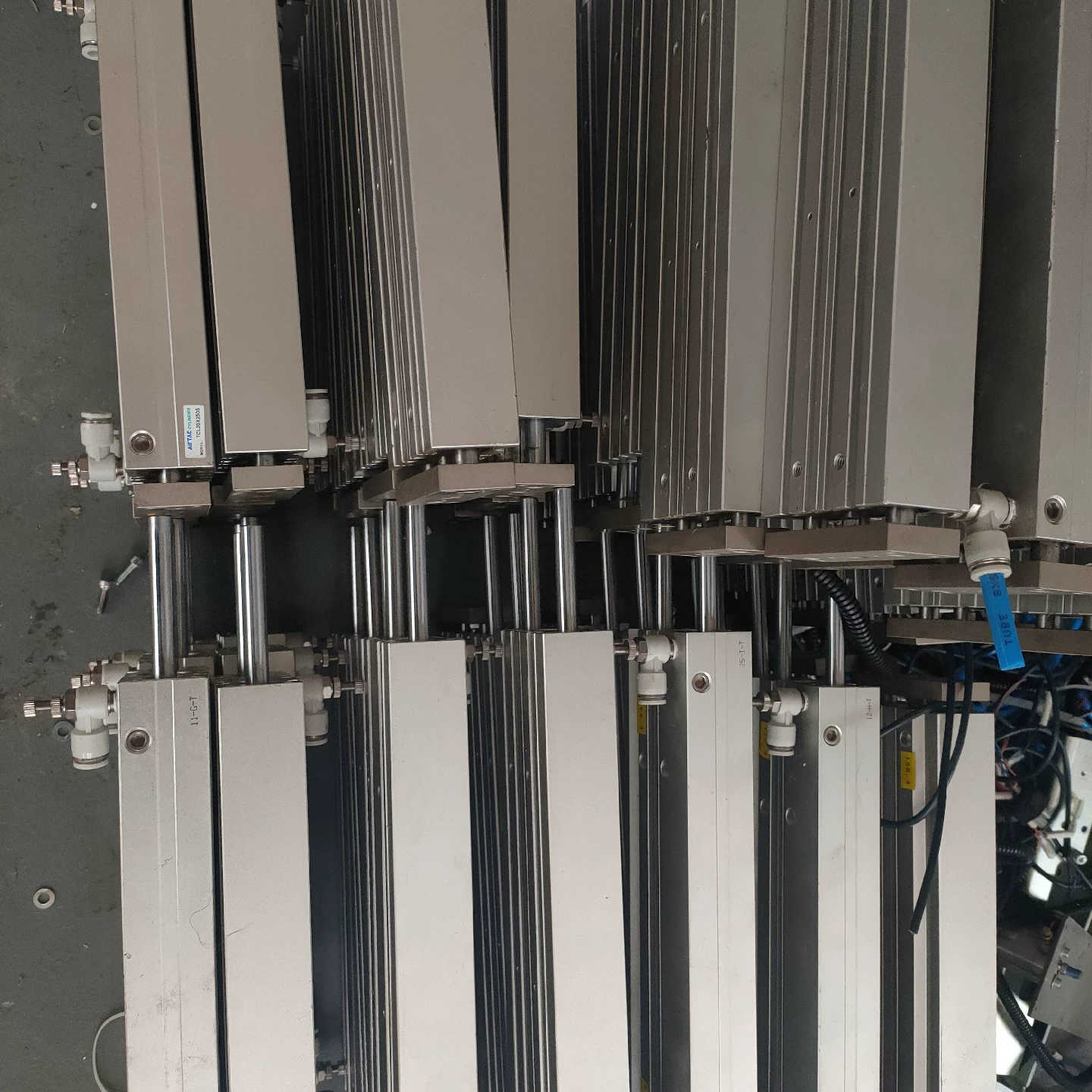 亚德客三轴气缸 TCL20X250S 拆机，成色如图，看好再