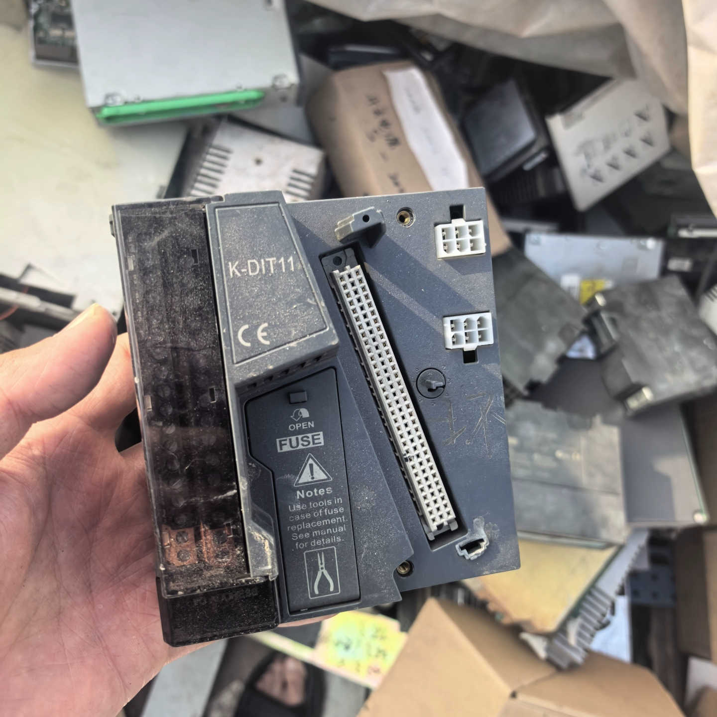 和利时K-DIT11底座模块,拆机配件,成色如图,功能完好。