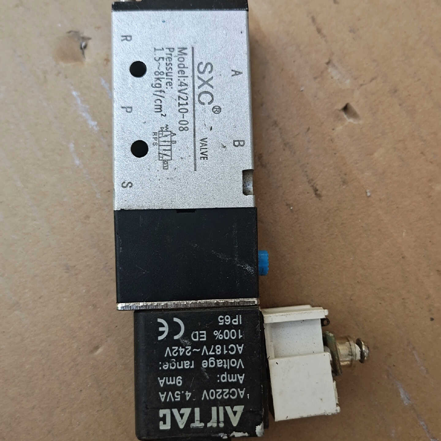 4V210-08 SXC电磁阀，电压范围AC187V-242